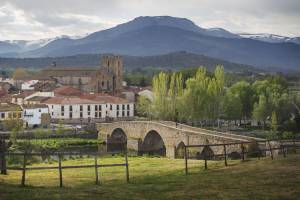 Iglesia y puente románico5